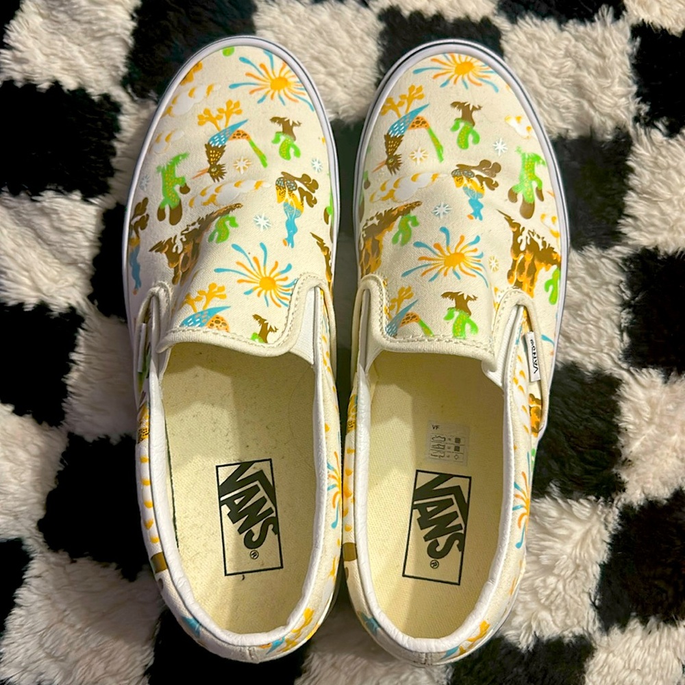 Men’s 9/women’s 10 1/2 slip on VANS like new